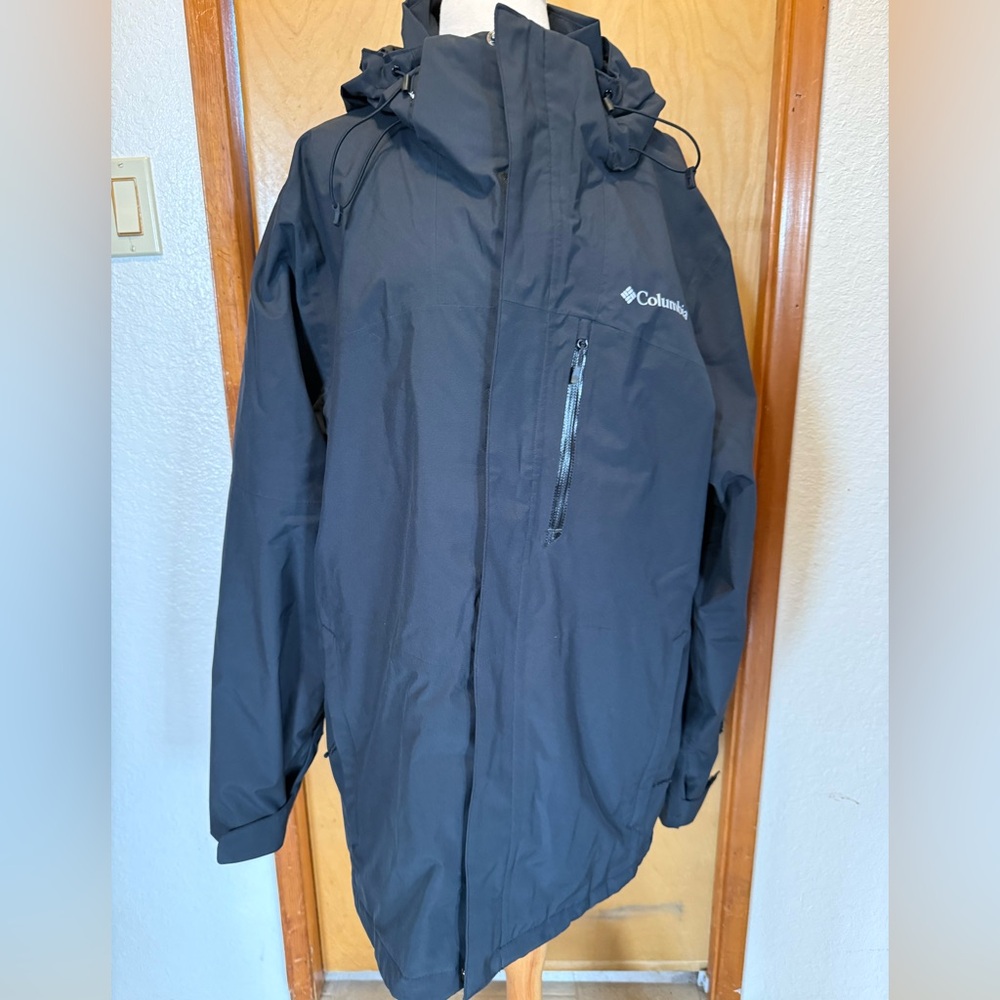 Columbia Black Omni-Tech Hooded Rain Jacket